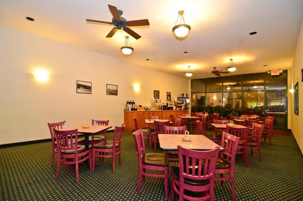 เบสท์ เวสเทิร์น มอนติเชลโล เกตเวย์ อินน์ Monticello ร้านอาหาร รูปภาพ